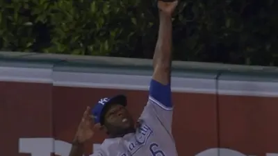 Lorenzo Cain robs HR