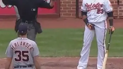 Nelson Cruz crotch grab
