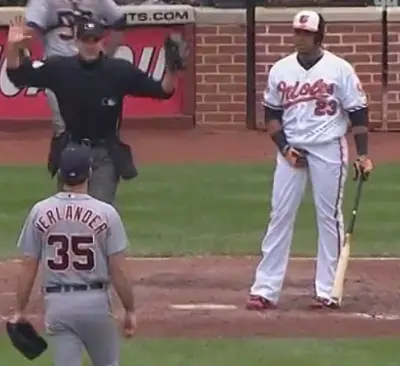 Nelson Cruz crotch grab