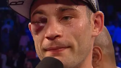 Chris Algieri eye shut