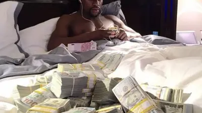 Floyd Mayweather money stacks