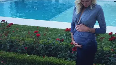 Paulina Gretzky pregnant