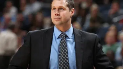 Dave Joerger on the sidelines