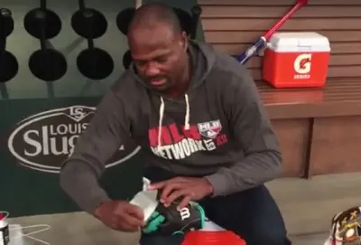 Harold Reynolds glove