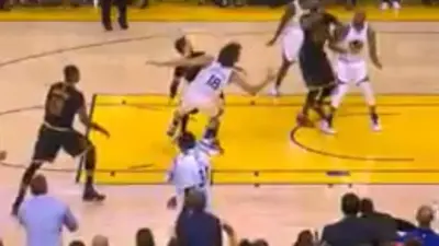 Anderson Varejao flop