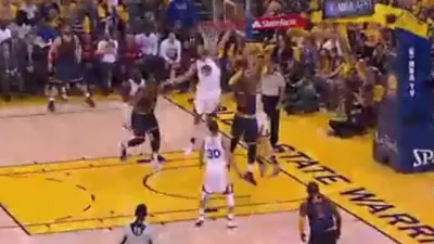 Andrew Bogut blocks