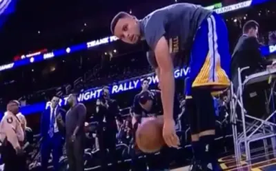 Steph Curry dribbling