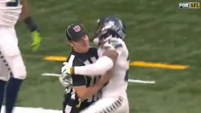 Earl Thomas referee