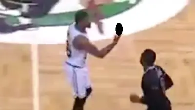 Marcus Smart middle finger