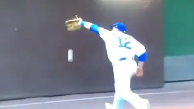 Kyle Schwarber error