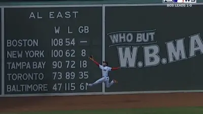 Andrew Benintendi catch