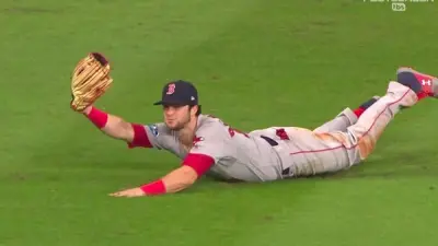 Andrew Benintendi catch