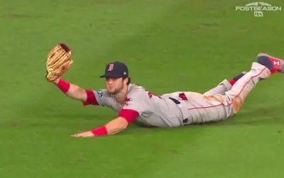 Andrew Benintendi catch