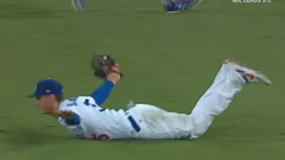 Cody Bellinger dive