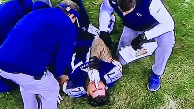 Taylor Lewan flips bird
