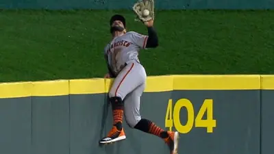 Kevin Pillar catch