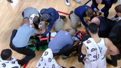 Kemba Walker stretcher
