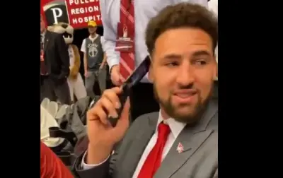 Klay Thompson flip phone
