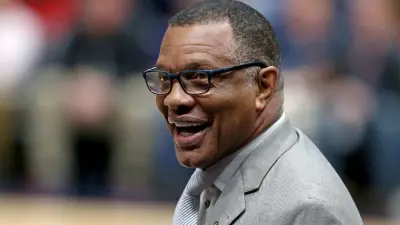 Alvin Gentry in a suit
