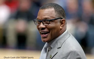 Alvin Gentry in a suit
