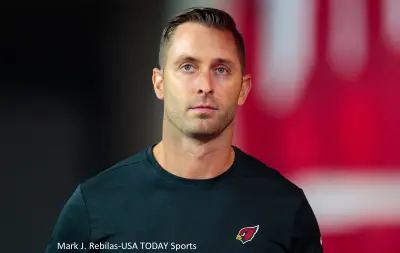 Kliff Kingsbury in a Cardinals shirt