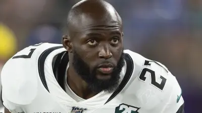 Leonard Fournette looks on