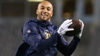 Austin Ekeler warming up