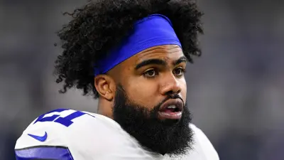 Ezekiel Elliott in pads