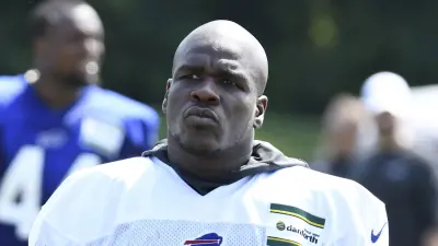 Frank Gore in a Bills practice jersey