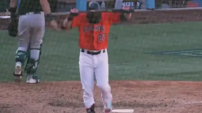 Josh Reddick breaks bat