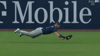 Kevin Kiermaier catch