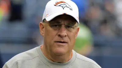 Vic Fangio on the sideline