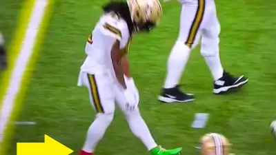 Alvin Kamara Christmas cleats