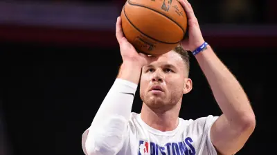 Blake Griffin shooting during warmups