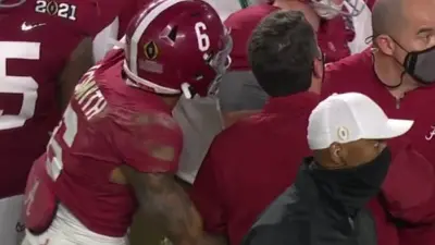 DeVonta Smith finger