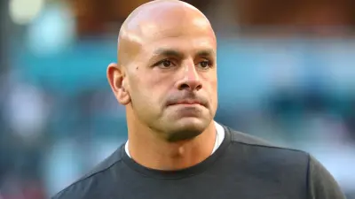 Robert Saleh on the sidelines