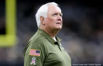 Wade Phillips on the field