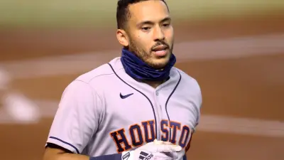 Carlos Correa jogging