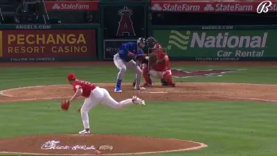 Joey Gallo bunt