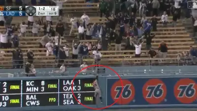 Mike Tauchman catch