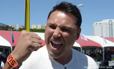 Oscar De La Hoya holds up a fist