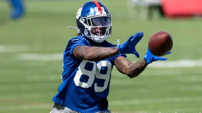 Kadarius Toney catches a pass in practice