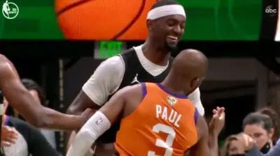 Bobby Portis laughs Chris Paul