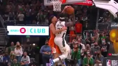 Devin Booker Jrue Holiday foul