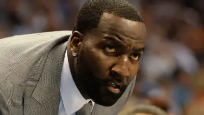 Kendrick Perkins leans over