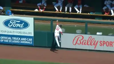 Lars Nootbaar catch