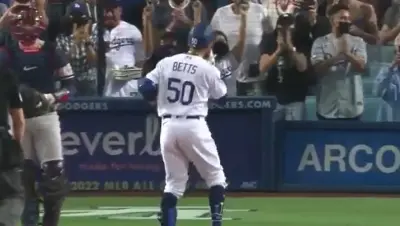 Mookie Betts blows kiss