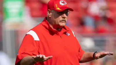 Andy Reid signals