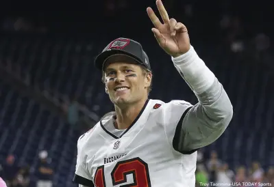 Tom Brady nods to the crowd