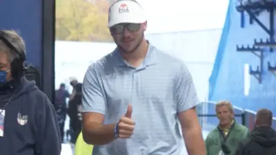 Josh Allen dresses as Phil Mickelson